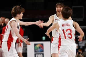 季孟年：中国篮下优势尽显 但日本仍以41.7%的命中率投进15个三分