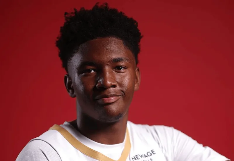 PG模拟器-德里克-奎因本赛季已送出200+助攻，本届新秀中唯一一位